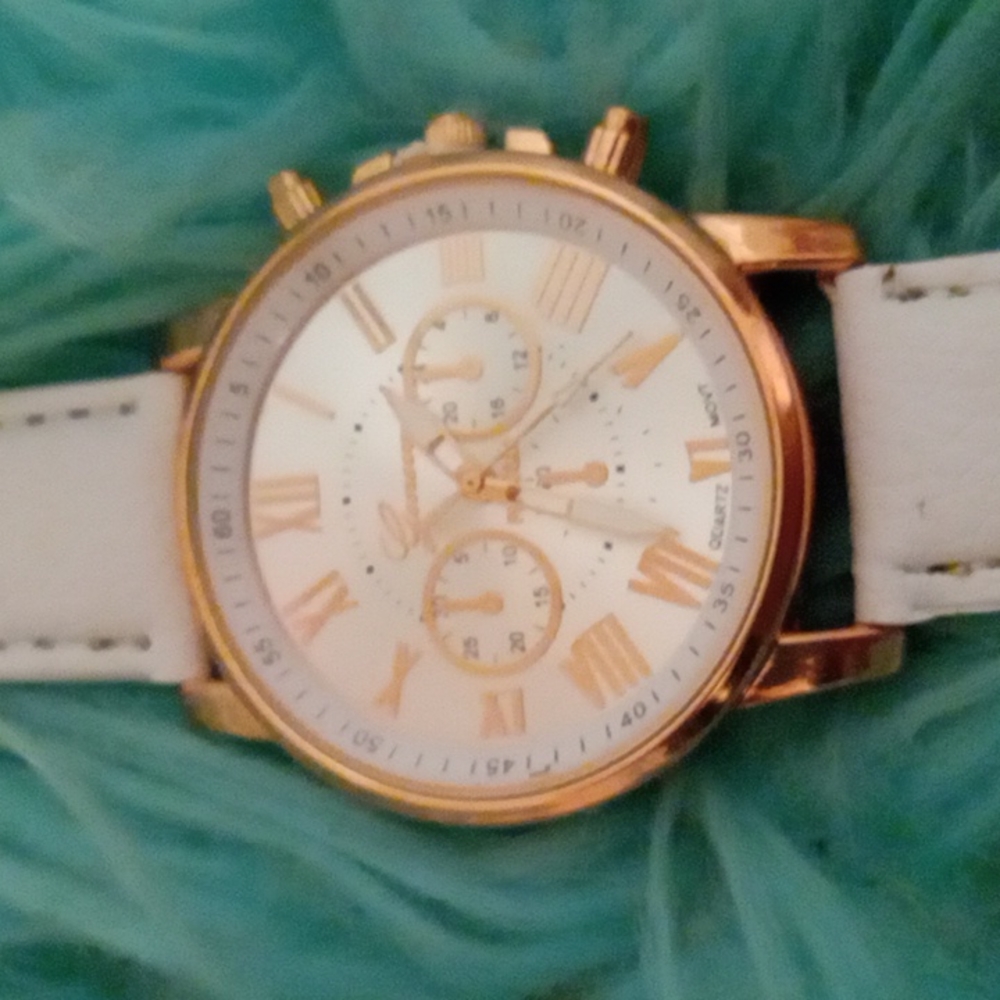Two watches ⌚ for child or adult lady's - Picture 8 of 12